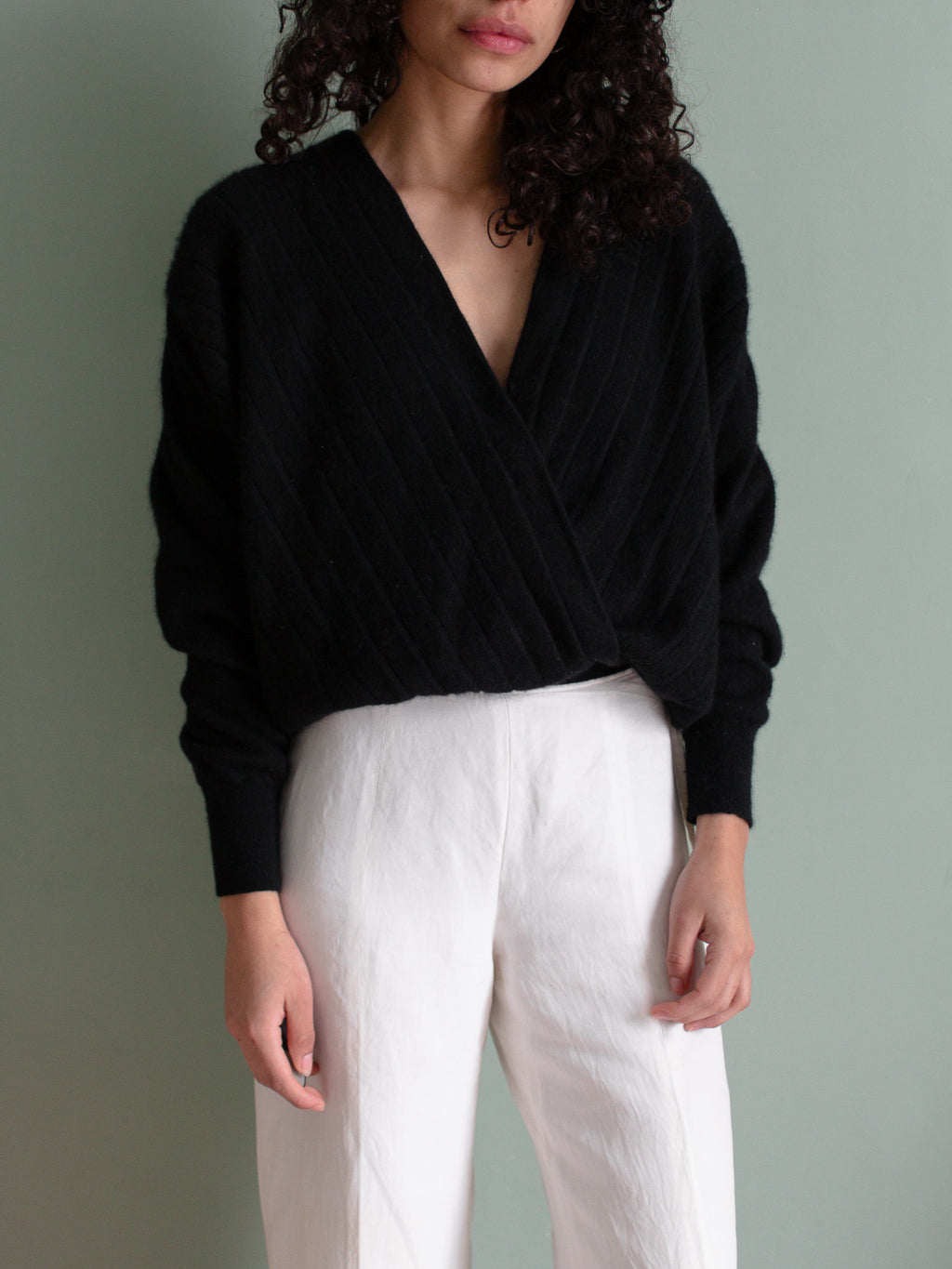 Maglione con elegante scollatura