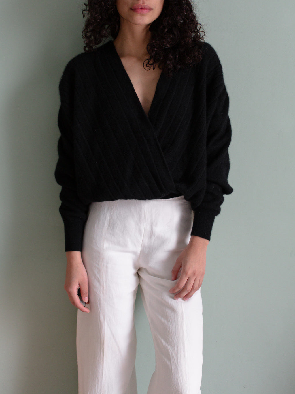 Maglione con elegante scollatura