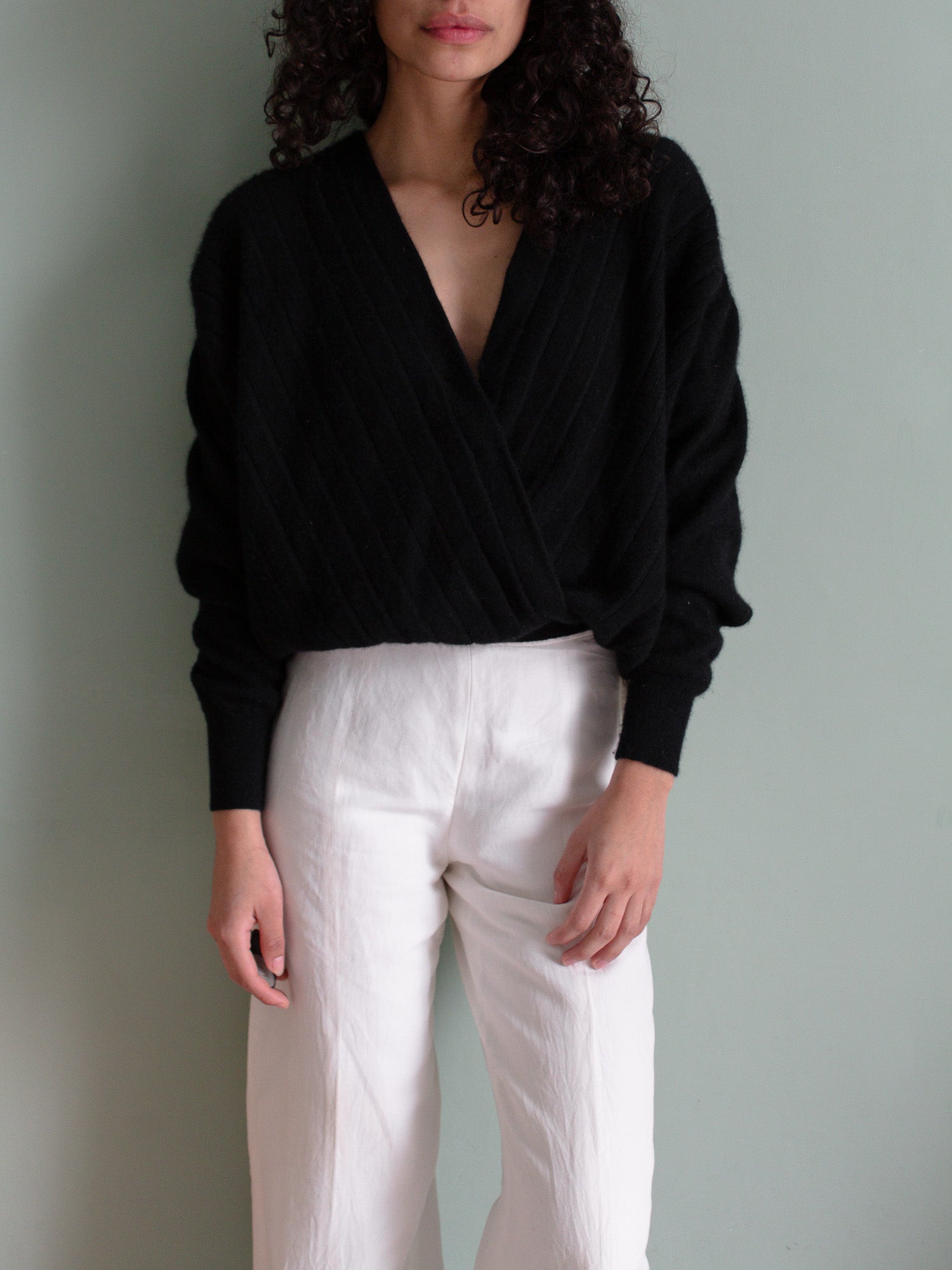 Maglione con elegante scollatura