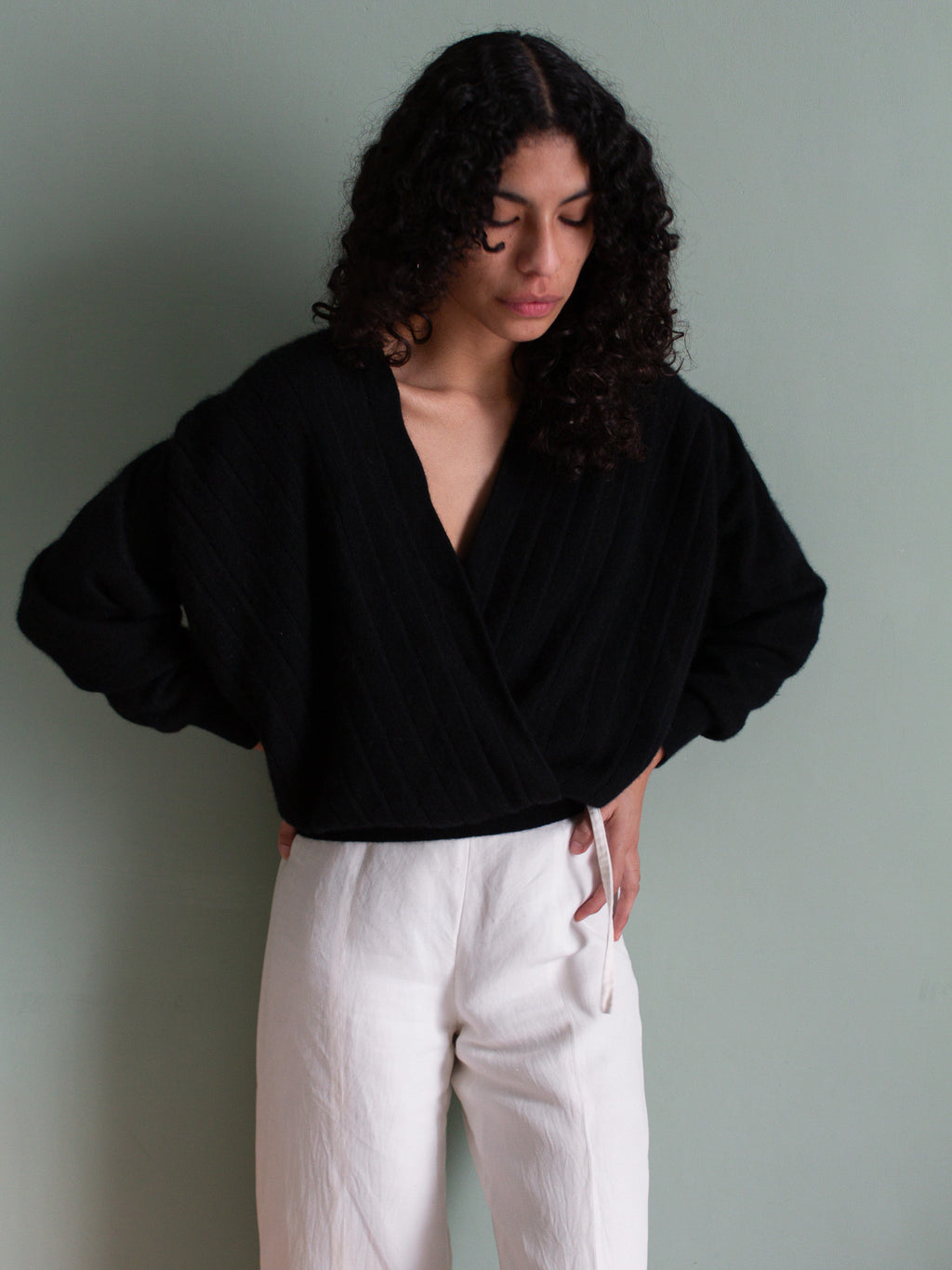 Maglione con elegante scollatura