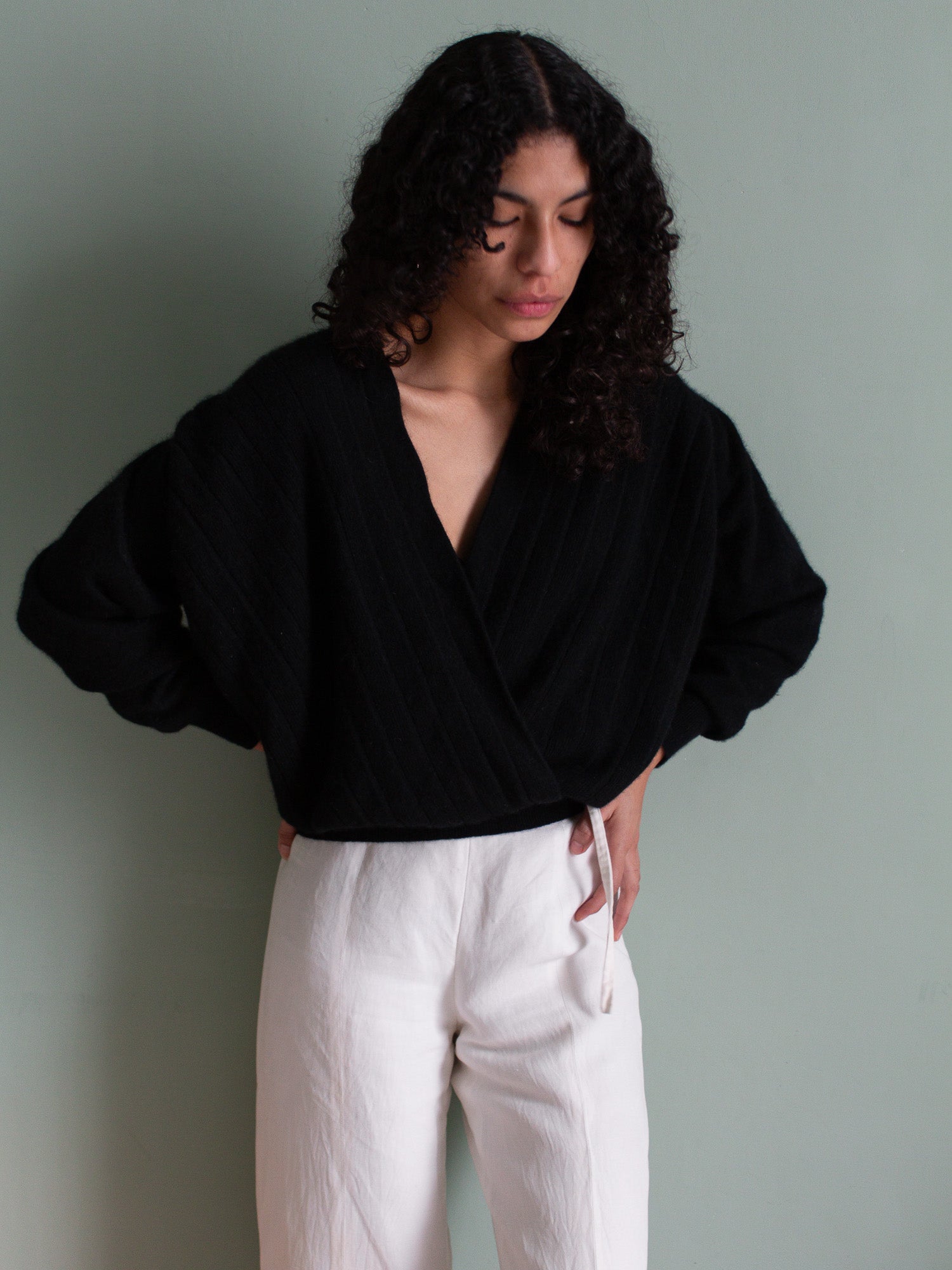 Maglione con elegante scollatura