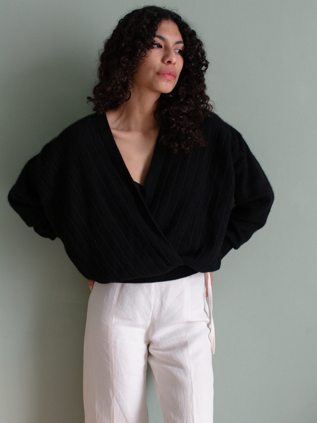 Maglione con elegante scollatura