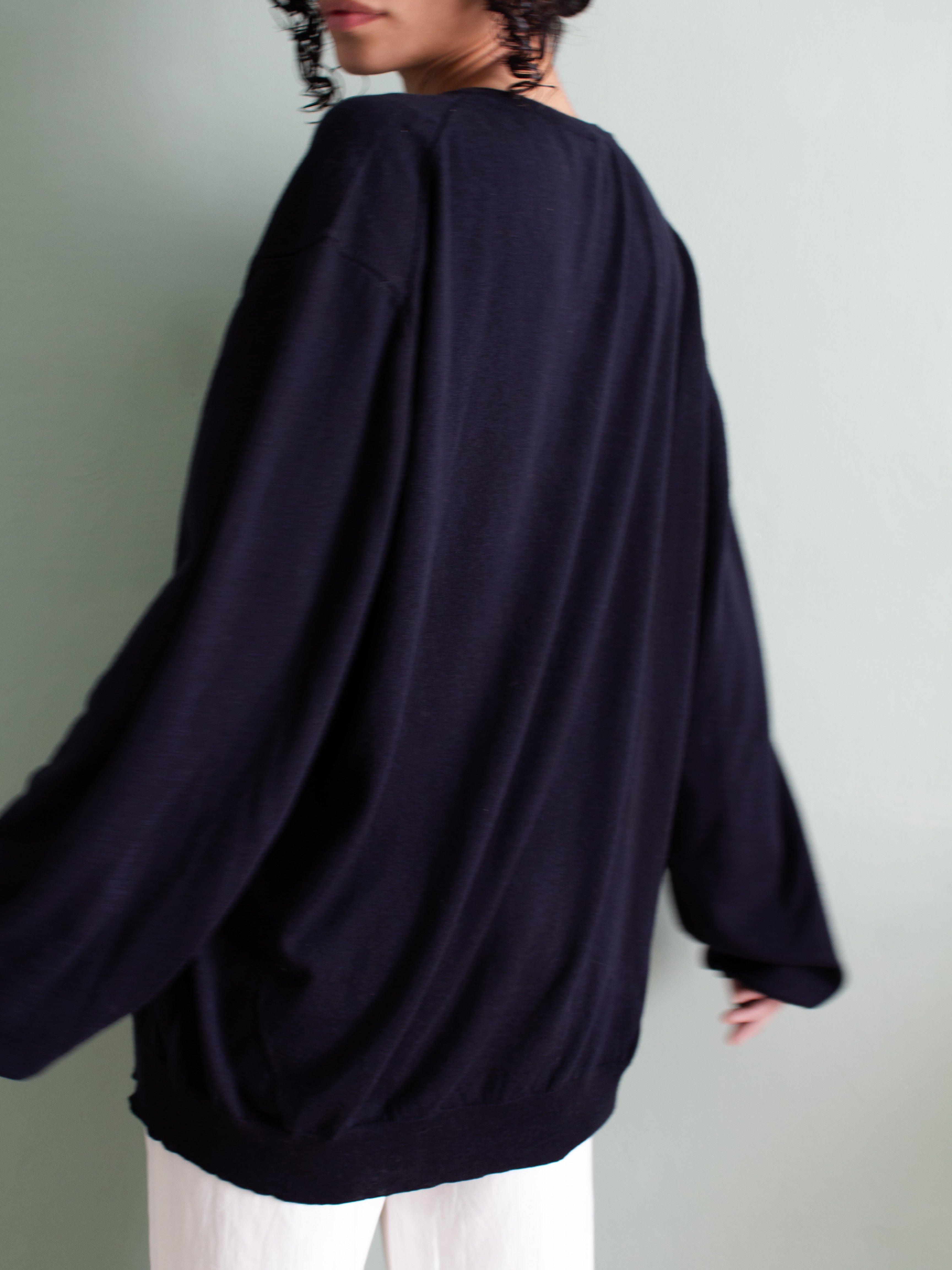 Maglia blu notte con scollatura a V