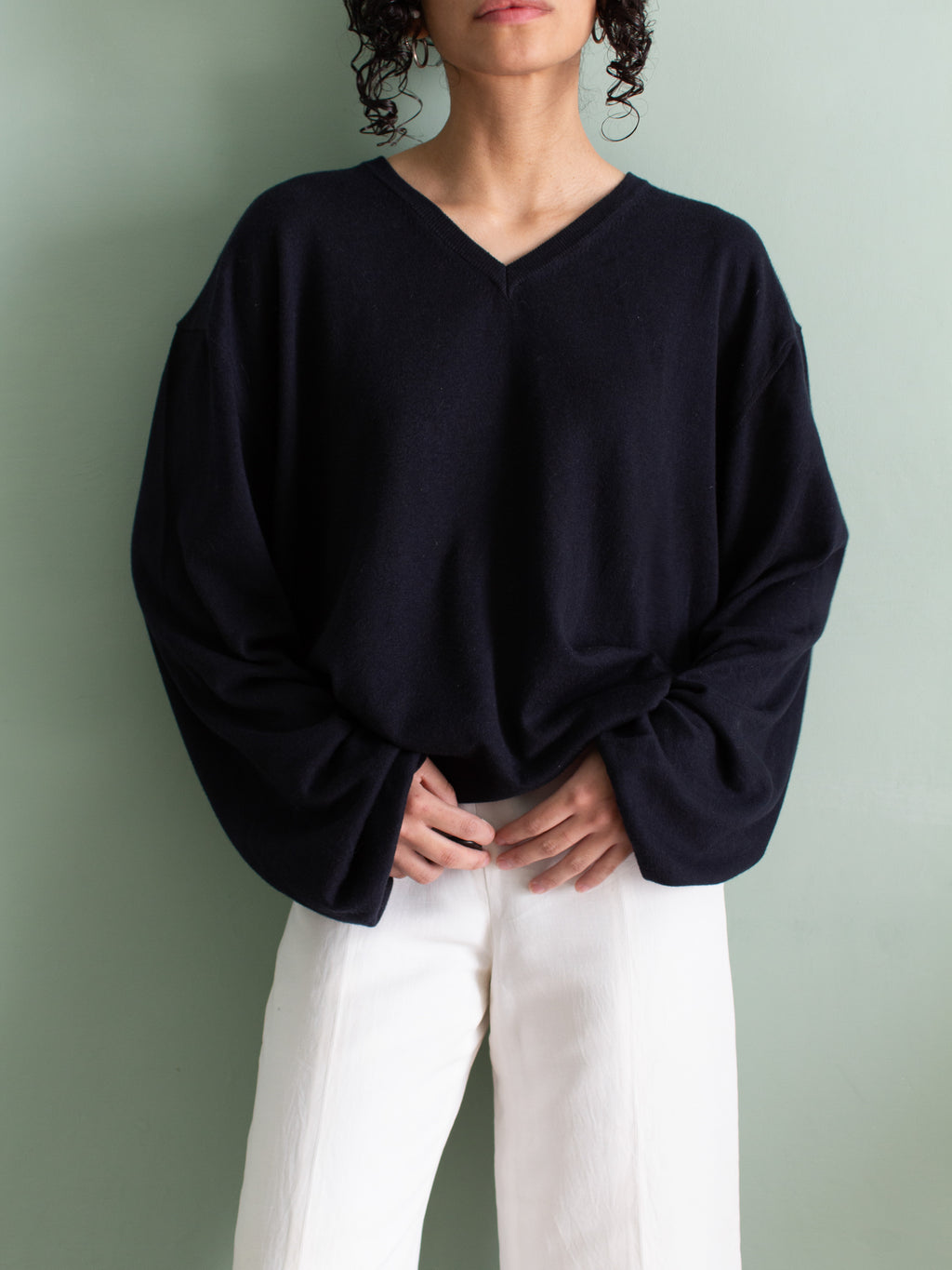 Maglia blu notte con scollatura a V