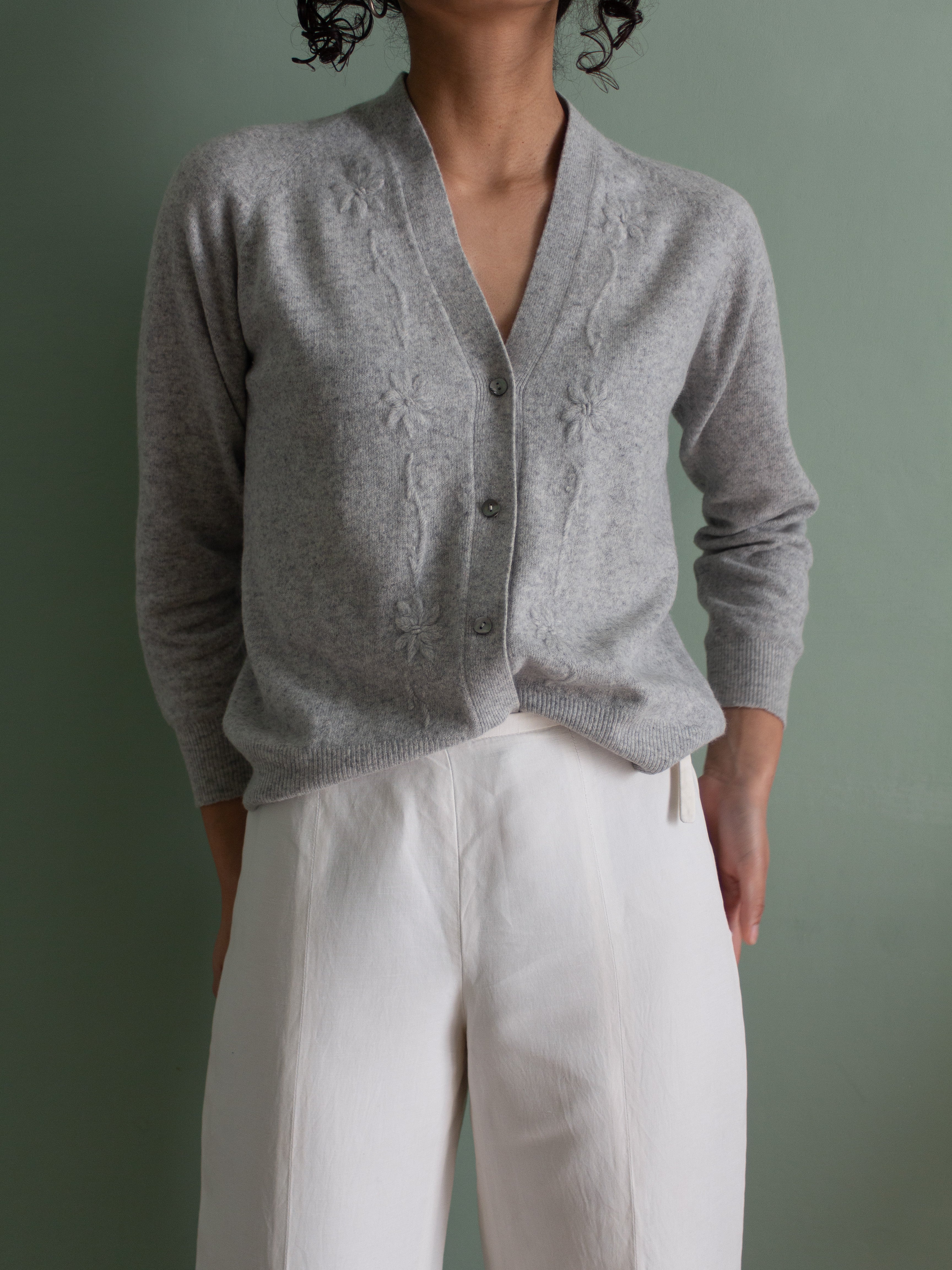 Cardigan vintage con ricami florali