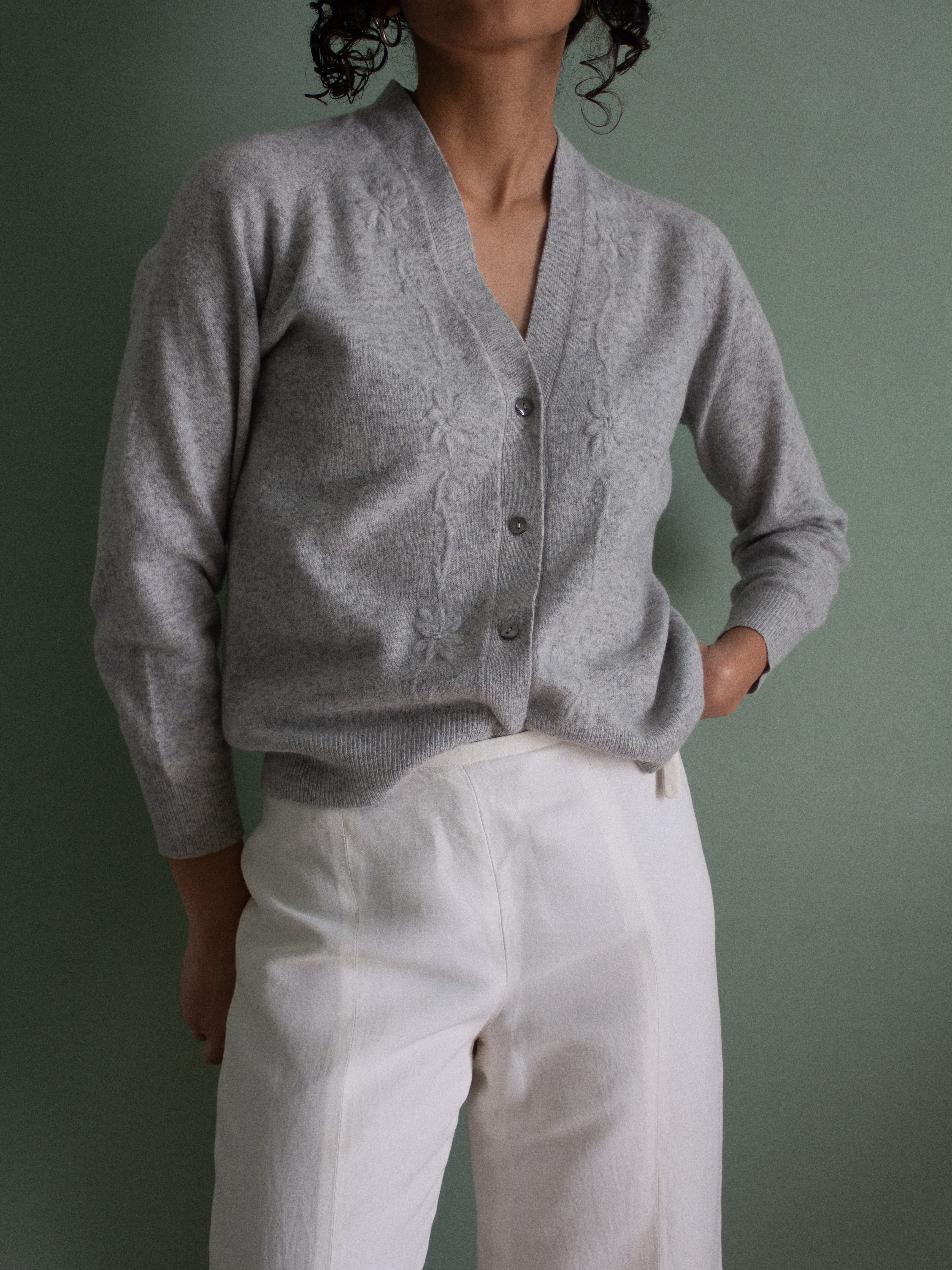 Cardigan vintage con ricami florali