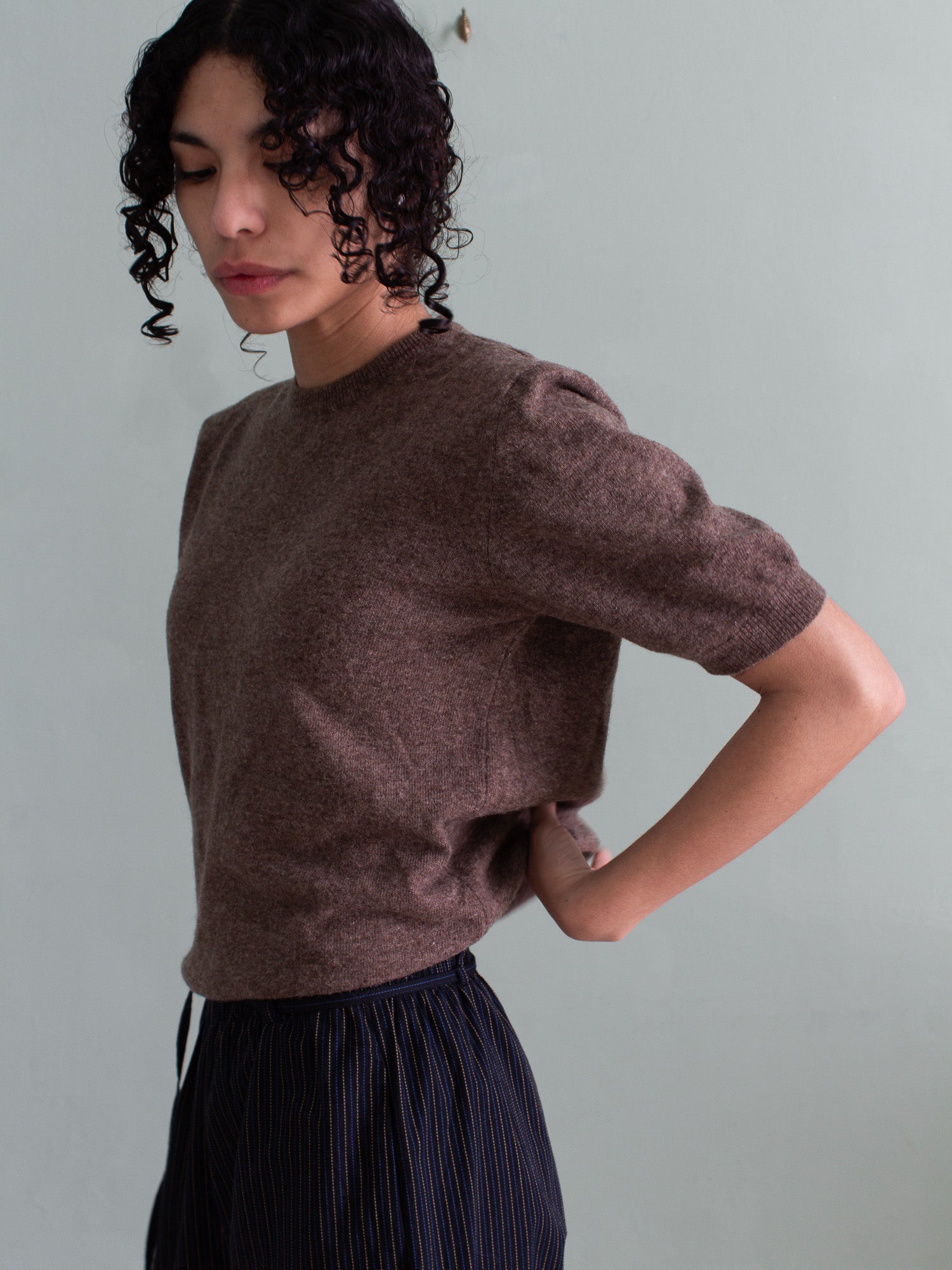 Top color cioccolato in lana