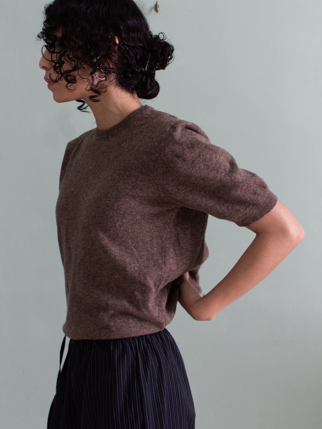 Top color cioccolato in lana