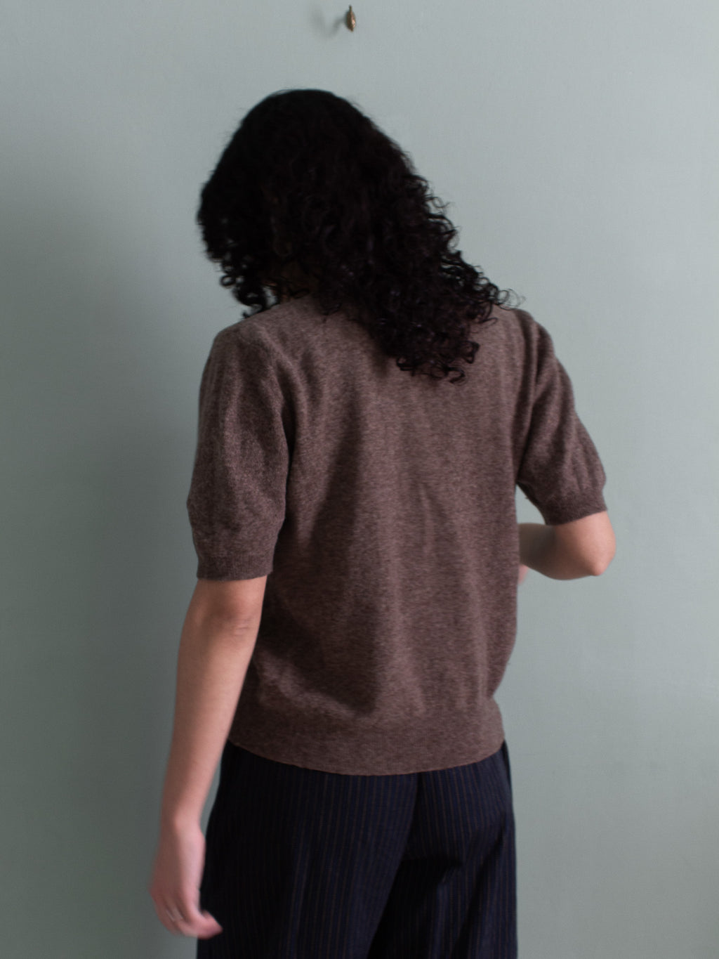 Top color cioccolato in lana