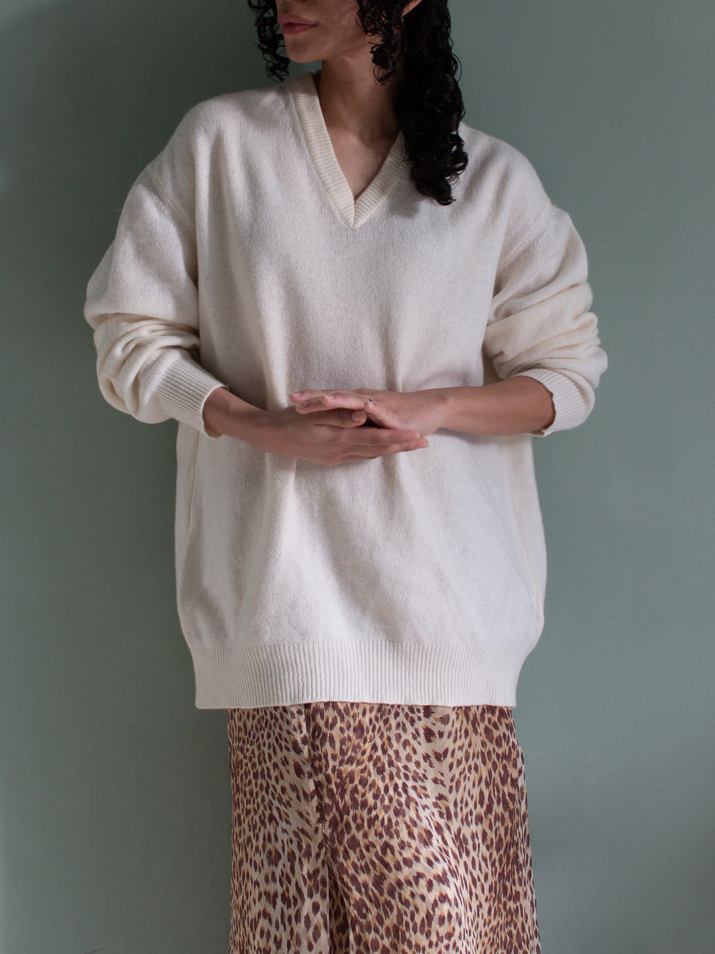 Maglione color avorio con scollatura