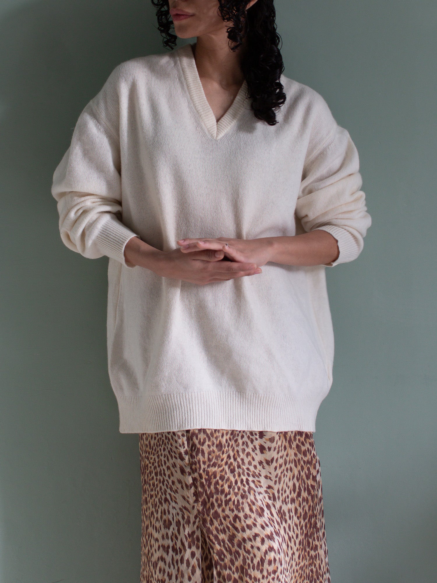 Maglione color avorio con scollatura