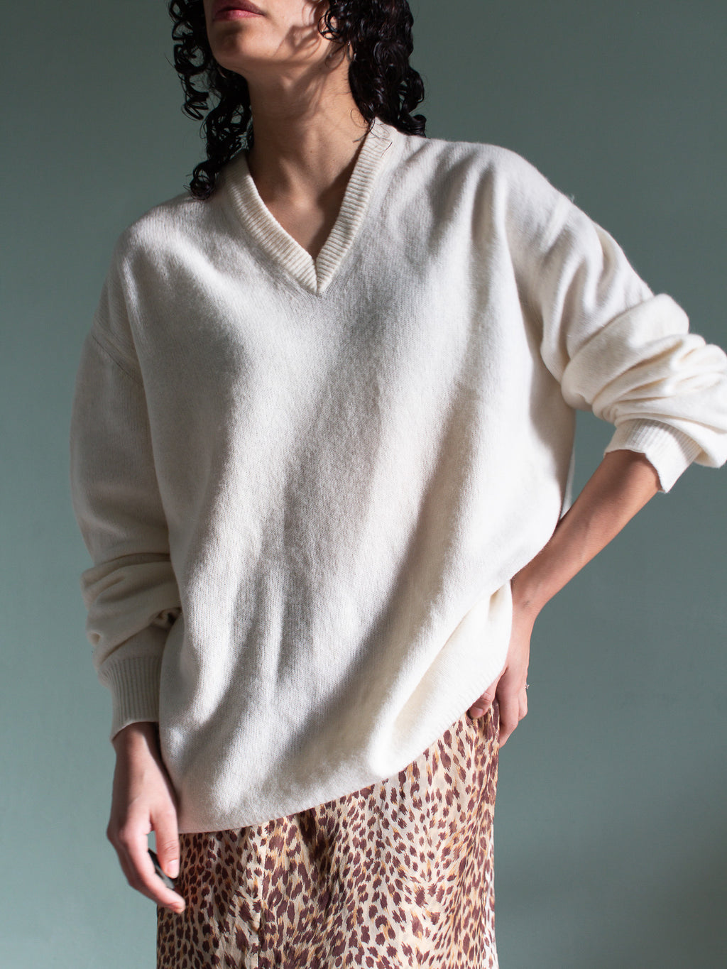 Maglione color avorio con scollatura