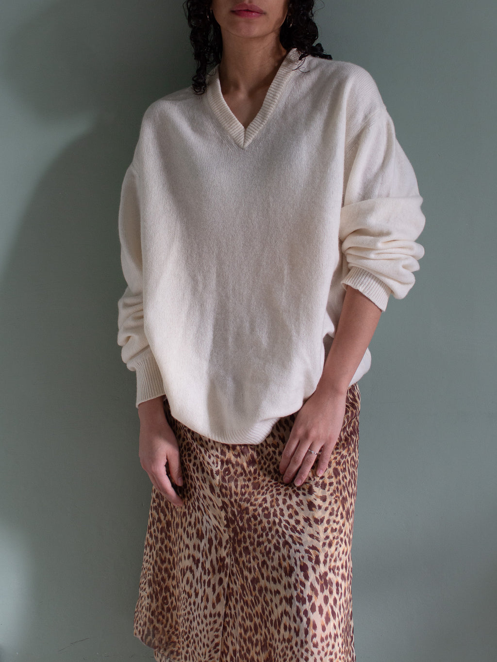 Maglione color avorio con scollatura