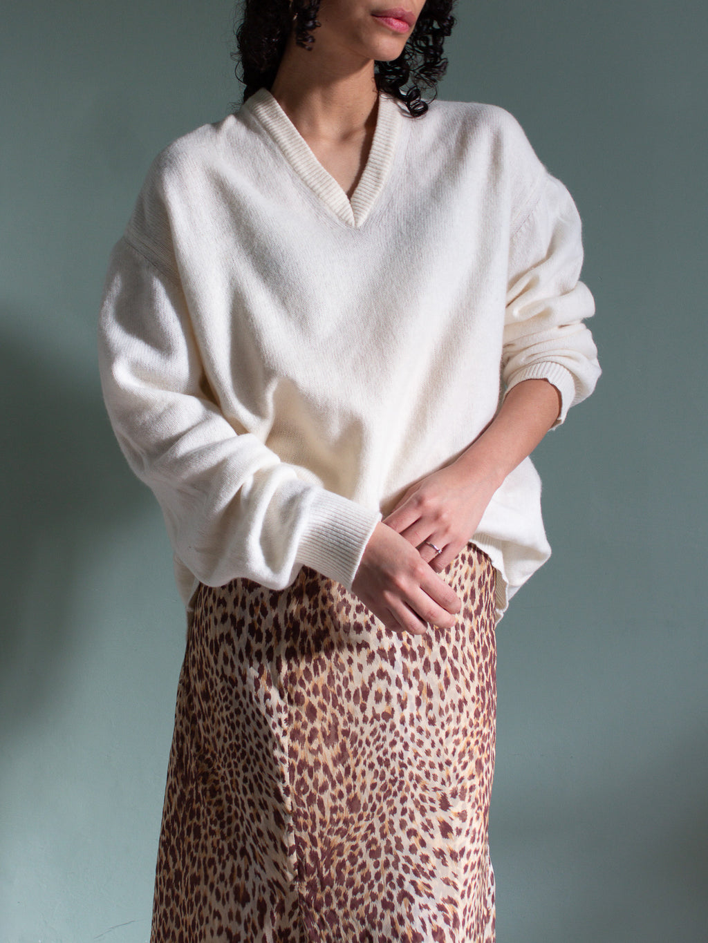 Maglione color avorio con scollatura