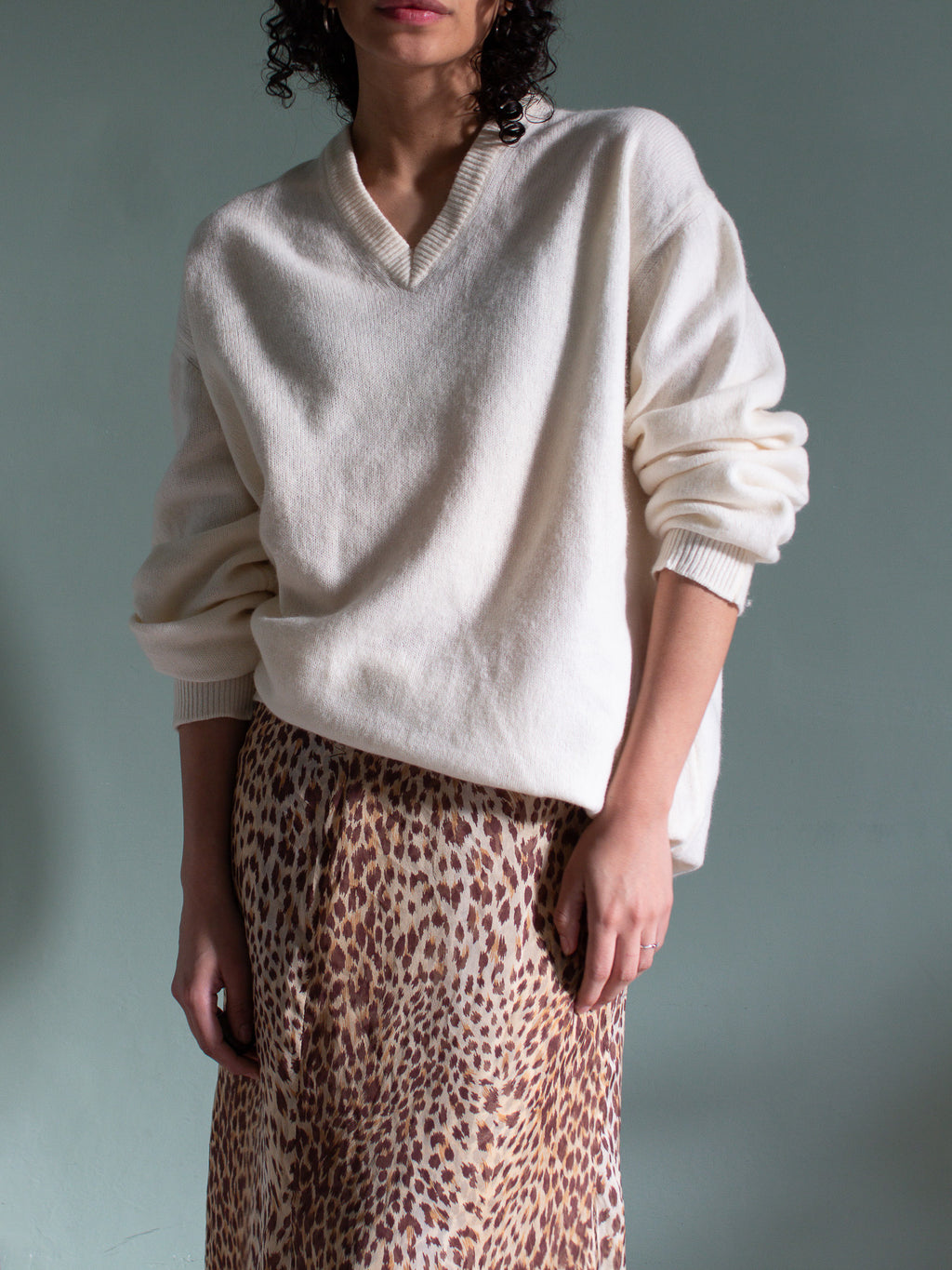 Maglione color avorio con scollatura