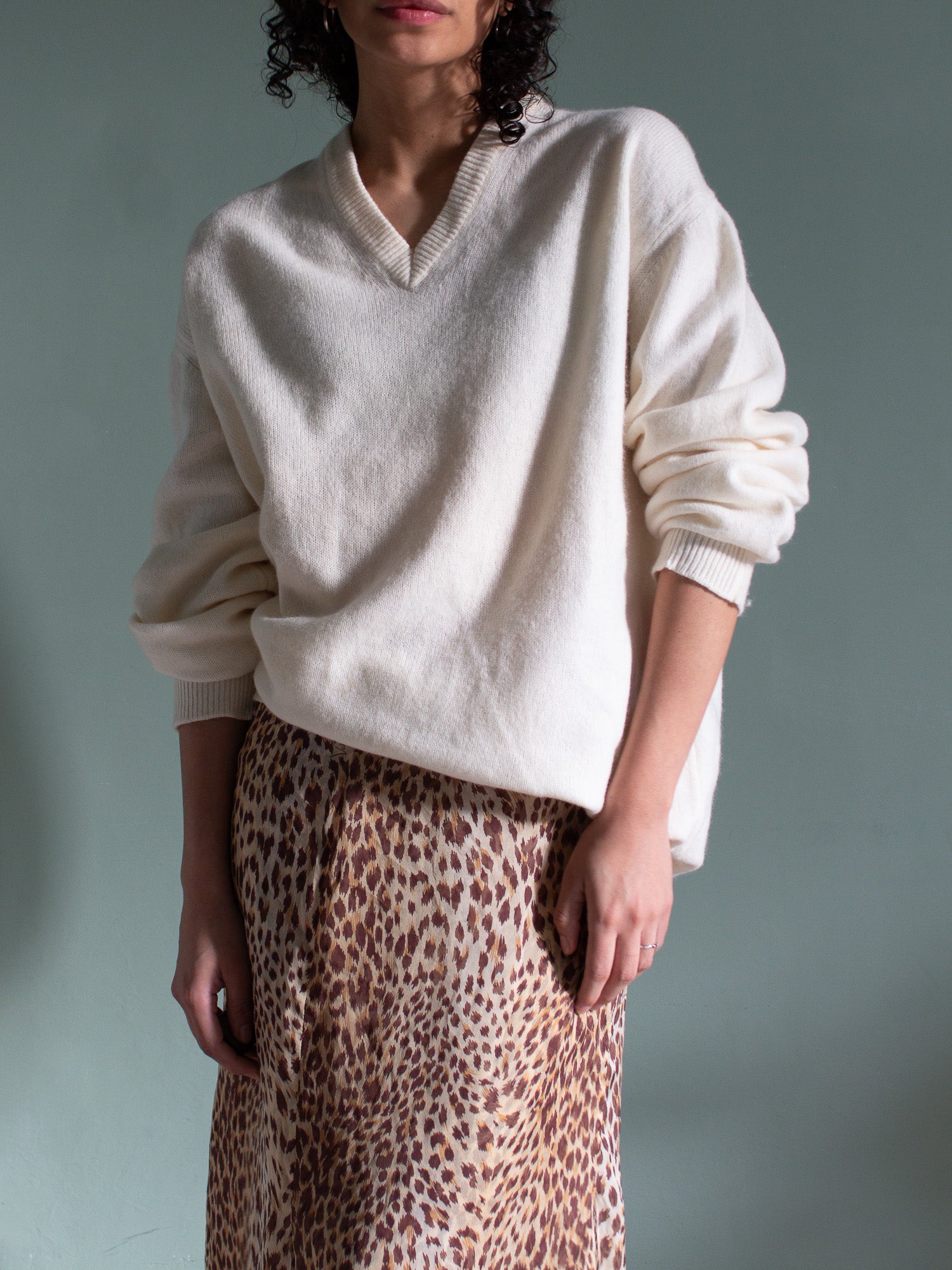 Maglione color avorio con scollatura